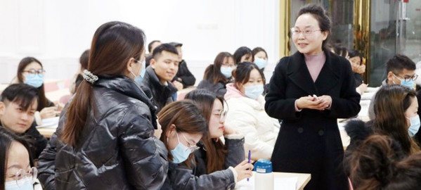  专家指导+名师授课+培优补弱+日清月结的教学模式