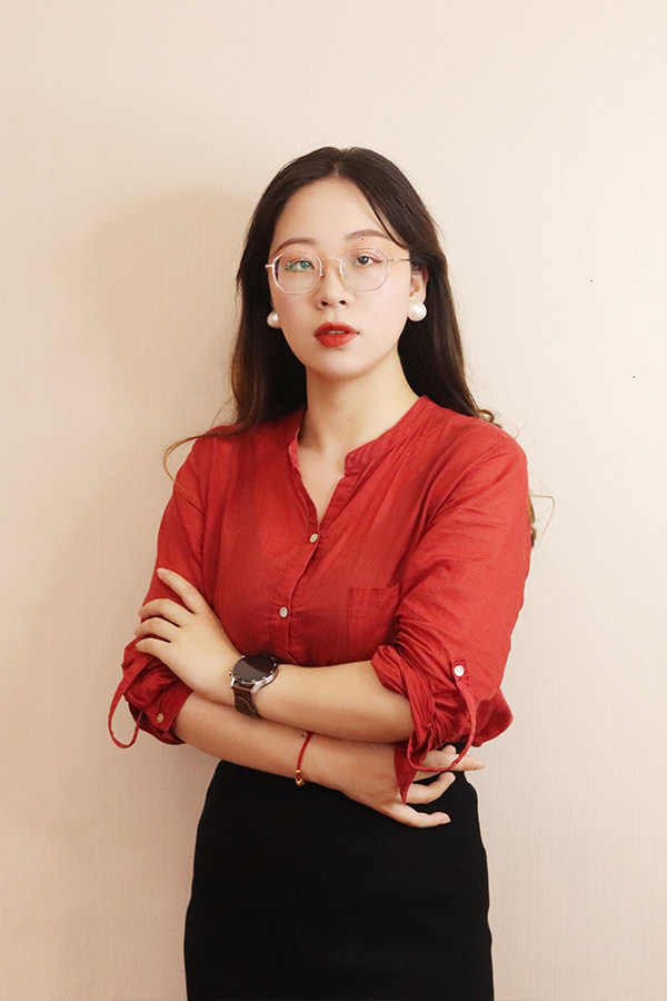 张治华 本科学历，毕业于陕西师范大学