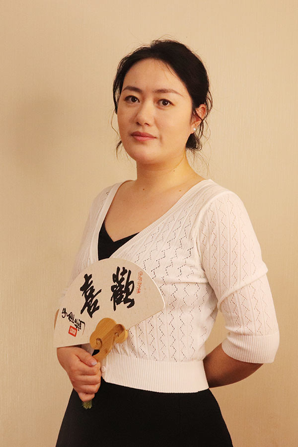 石亚利 研究生学历,毕业于陕西师范大学