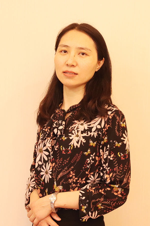 王晓娜 研究生学历,毕业于华南师范大学